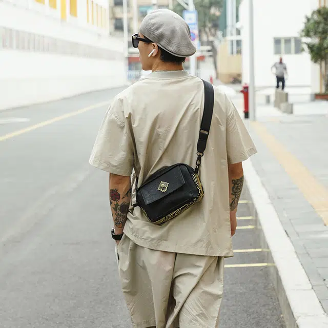 初弎 国风元素狮子头云纹花生纹刺绣街头潮流休闲百搭小方包通勤包斜挎包骑行包单肩包 男女同款