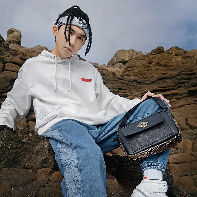 初弎 中国风元素狮子头小方包 街头潮流单肩斜挎包 刺绣百搭通勤小包斜挎包单肩包 男女同款 黑色