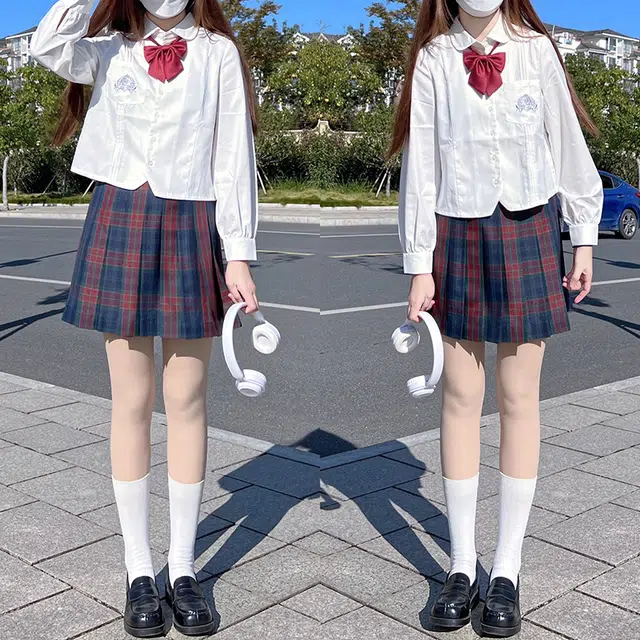 东鲸岁时记 经典学院风格纹百褶短款半身裙 圣诞红格