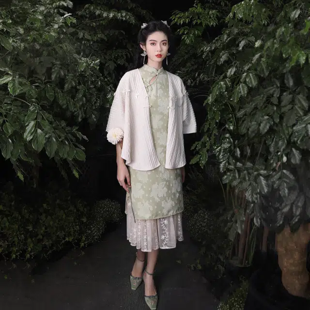 槿爷东方 姝月珠光 纯色蝴蝶结珠链流苏长方针织披风 女款 浅米色