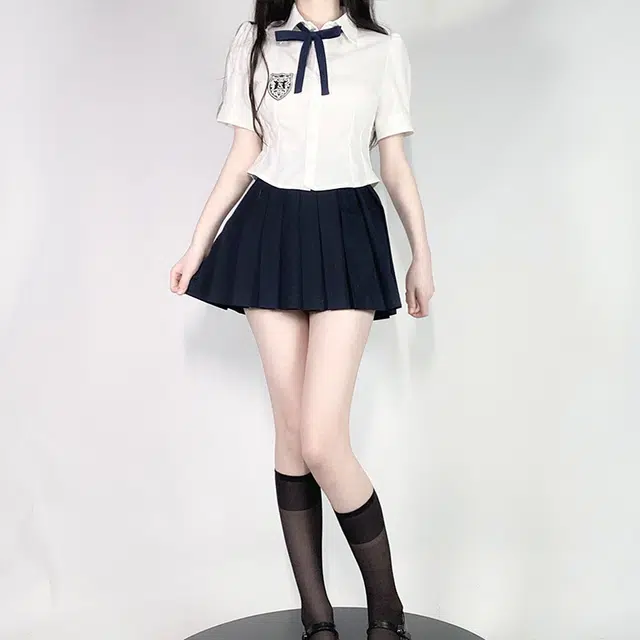 九条喵 蝴蝶结领结泡泡袖公主风徽章收腰短款短袖衬衫上衣 女款 白色