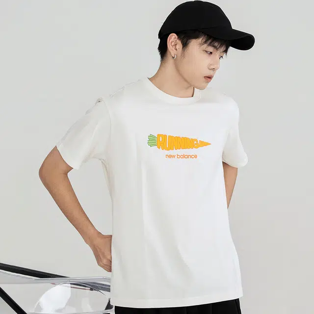 New Balance logoT T