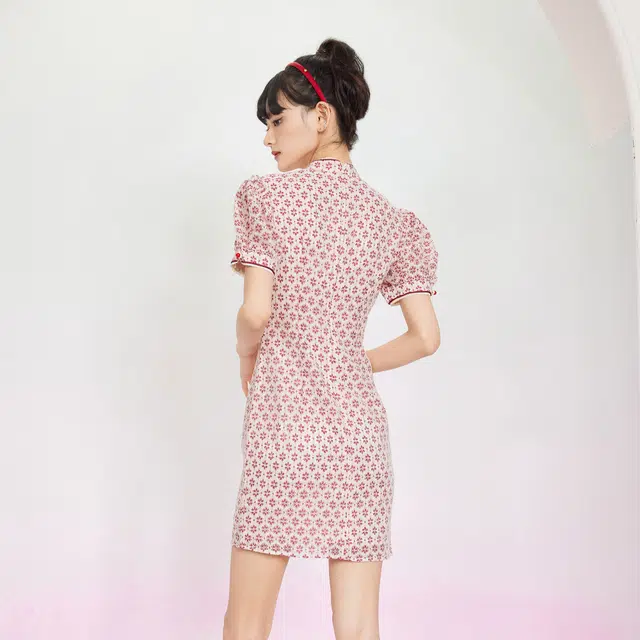 槿爷东方 花卉刺绣满印蕾丝短袖短旗袍 红白色 女款