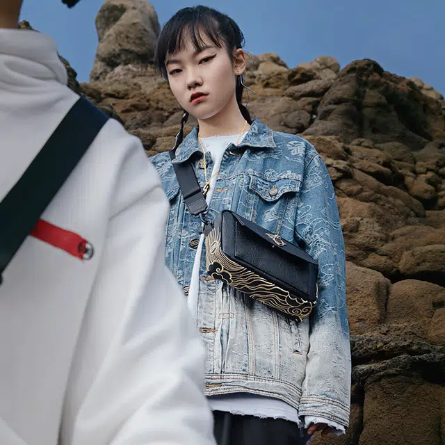 初弎 中国风元素狮子头小方包 街头潮流单肩斜挎包 刺绣百搭通勤小包斜挎包单肩包 男女同款 黑色