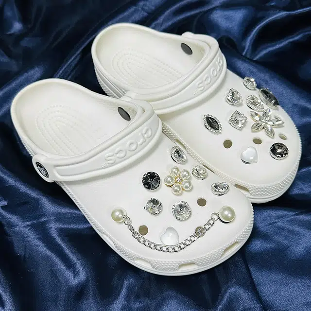 US8ACC 17 crocs DIY