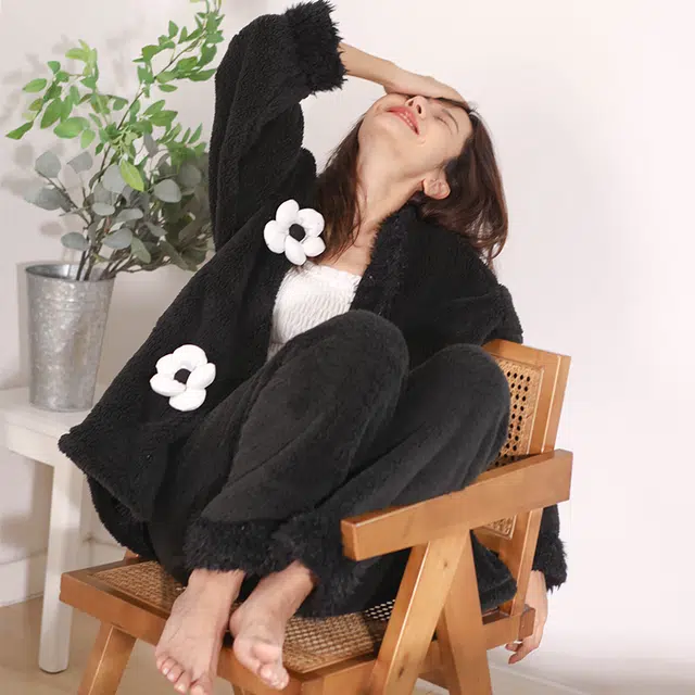 可人儿 珊瑚绒保暖睡衣 太阳花韩系家居服套装 秋冬季 加绒加厚 女款 黑色