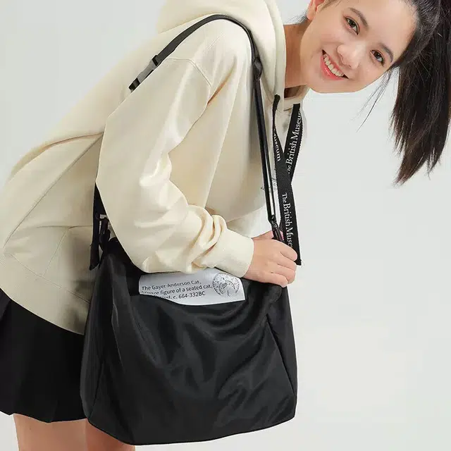 大英博物馆 盖亚·安德森猫系列大容量休闲 尼龙 斜挎包 大号 男女同款情侣款 黑色