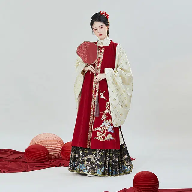 织造司 符桃新岁 立领斜襟长袄仿妆花比甲马面裙毛圈背心汉服 女款 红色