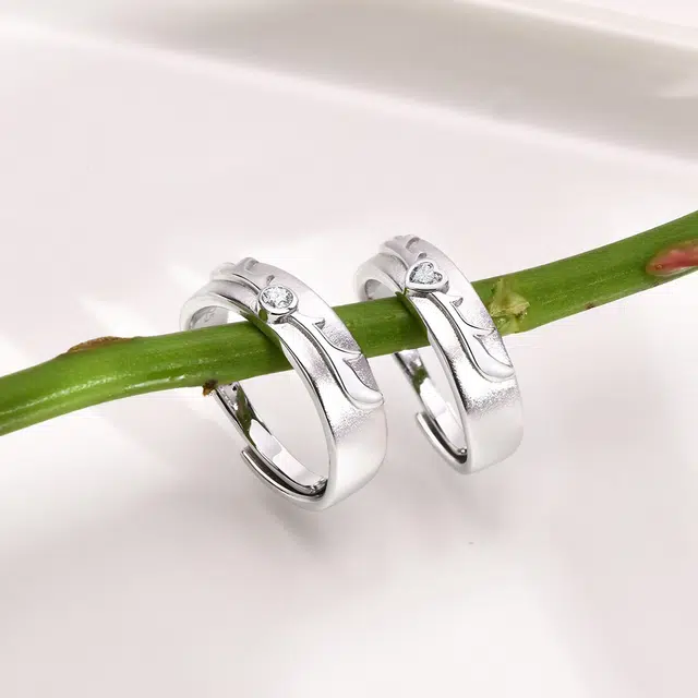 925