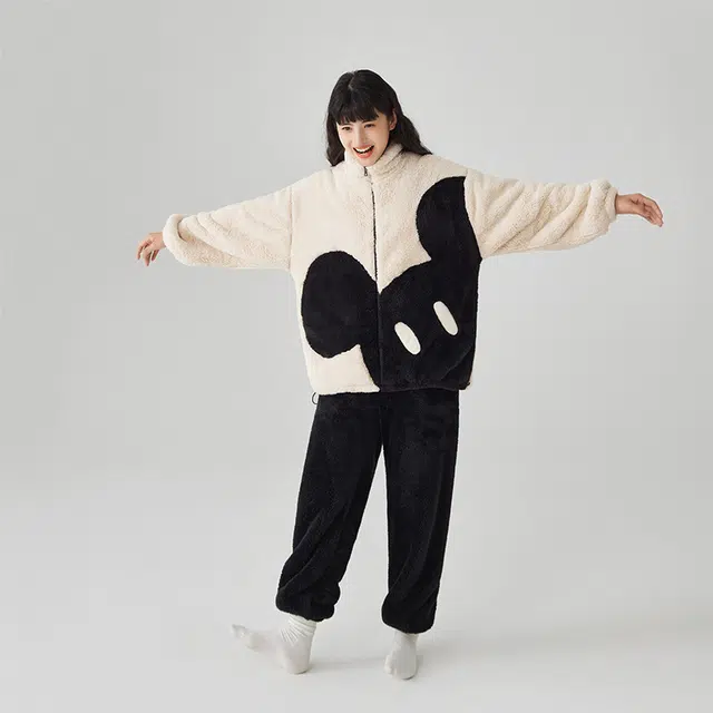 亲嘴猫珊瑚绒睡衣女秋冬保暖家居服