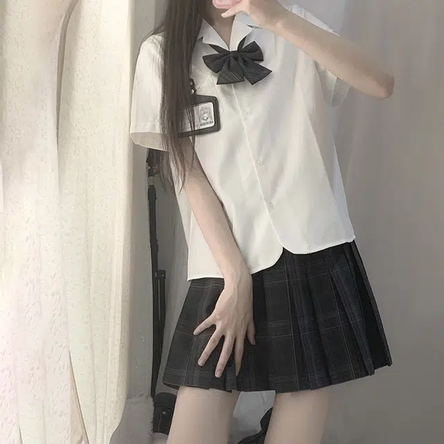 东鲸岁时记 纯色翻领直筒短袖 羽京高衬衫 女款