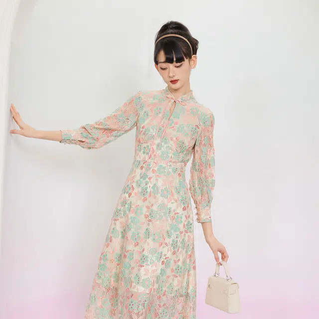 槿爷东方 蕾丝长袖立领花色仙女直筒裙中长款连衣裙 秋 粉绿色