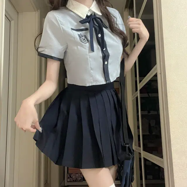 花山家的猫 纯色尖领纽扣短款短袖衬衫高腰短款半身裙制服套装 女款