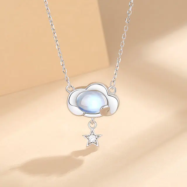 925