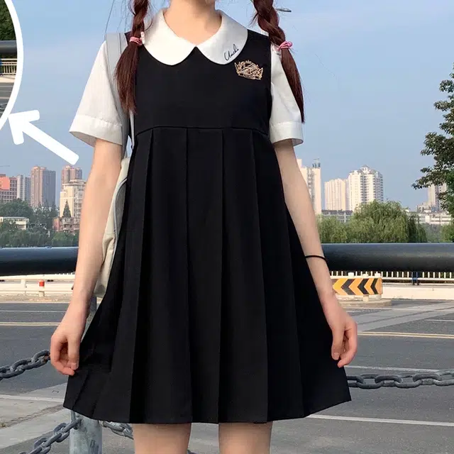 东鲸岁时记 圆领褶皱刺绣无袖连衣裙 女款