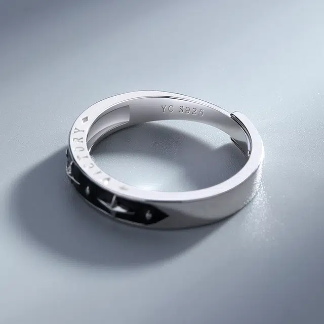 925