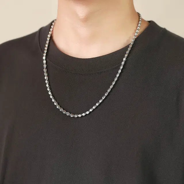 925