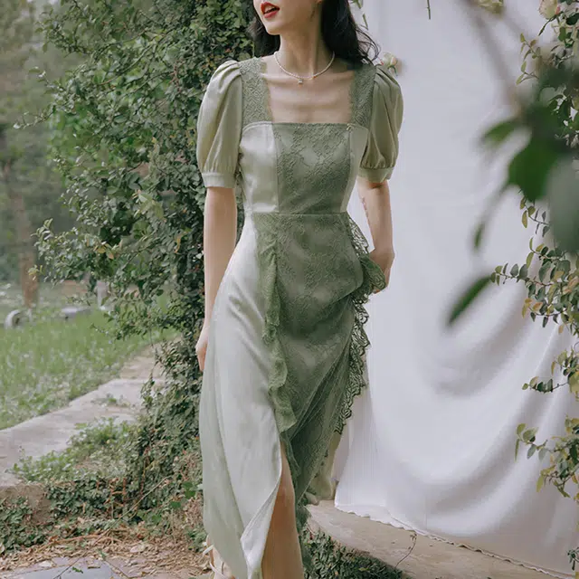 《绿蔷薇》绿色方领拼接蕾丝花边浪漫度假长款短袖连衣裙 女款