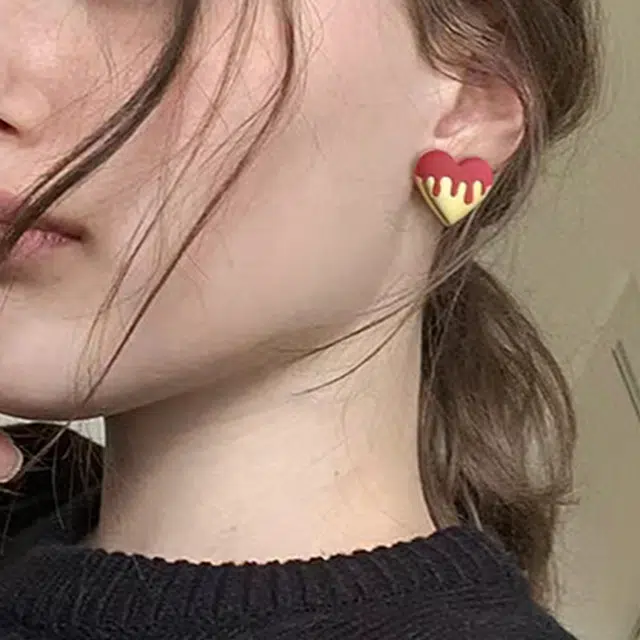 925