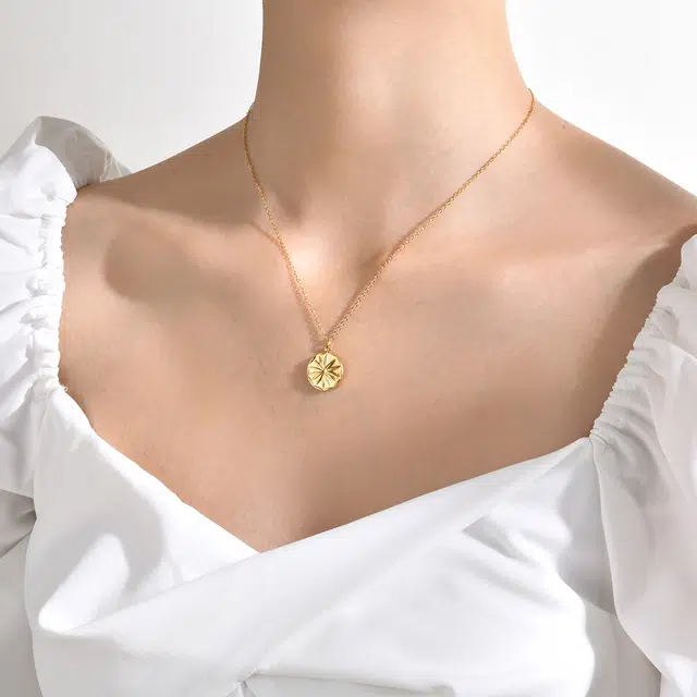 恋朵 时尚设计项链 森系太阳花硬币项链高级感女生锁骨链 女款 金色