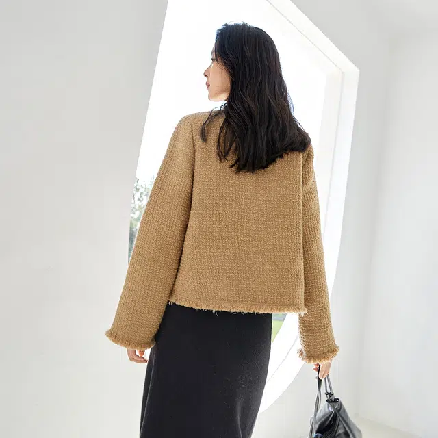 对白 纯色小香风格纹毛边夹克 女款 复古灰