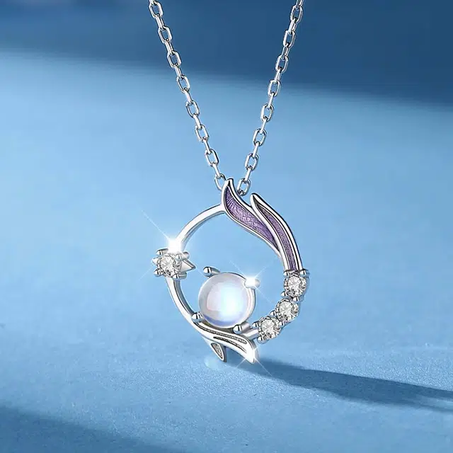 925