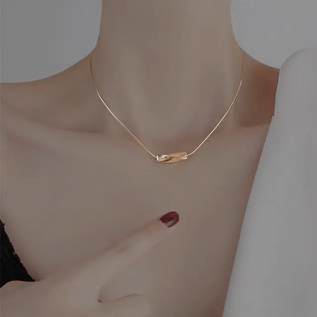925