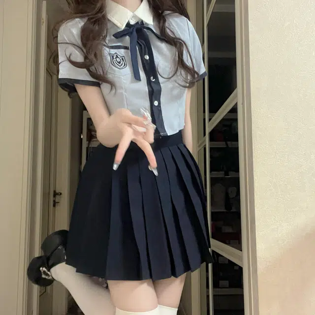 花山家的猫 纯色尖领纽扣短款短袖衬衫高腰短款半身裙制服套装 女款