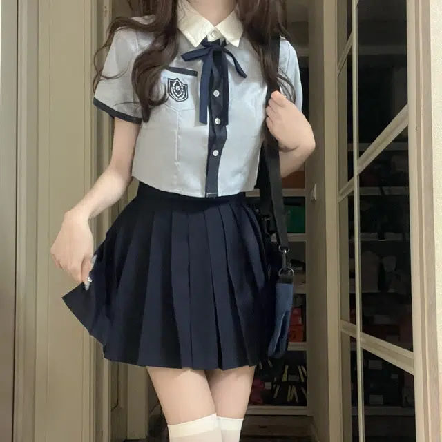 花山家的猫 纯色尖领纽扣短款短袖衬衫高腰短款半身裙制服套装 女款