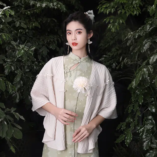 槿爷东方 姝月珠光 纯色蝴蝶结珠链流苏长方针织披风 女款 浅米色