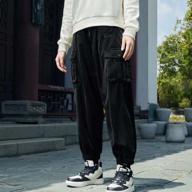 鸿星尔克 嫦娥奔月 字母印花系带休闲束脚灯芯绒休闲裤 女款 正黑