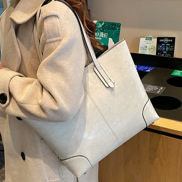 旅行大师 百搭网红时尚简约大容量 牛皮 斜挎包单肩包 女款 多色