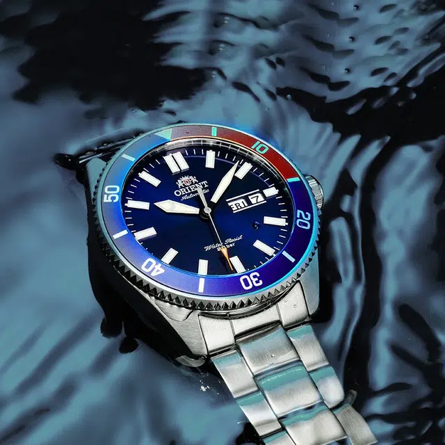 ORIENT 200 44mm RA-AA0912B19B