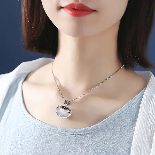 小银匠 玉上锦鲤 玉髓长命锁吊坠国风祥云经典链坠 项链 女款