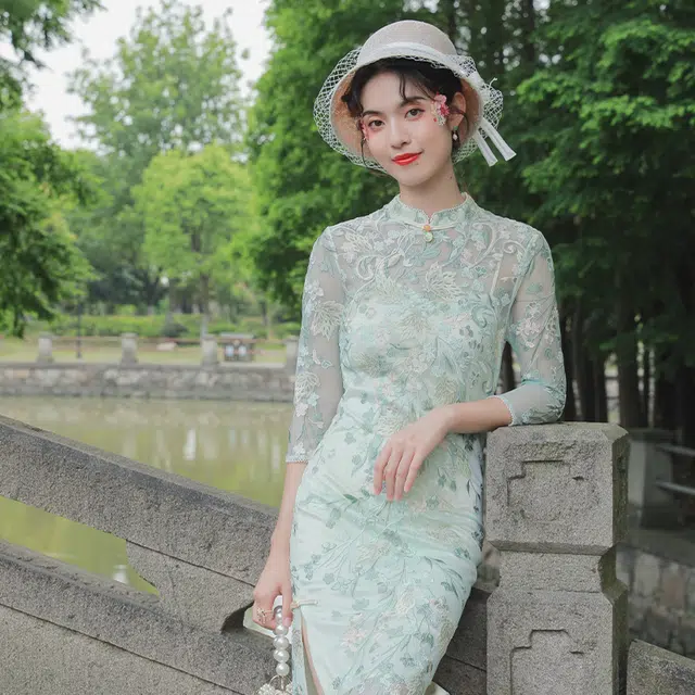 槿爷东方 碧藤刺绣波浪襟七分袖长旗袍 女款 浅绿色