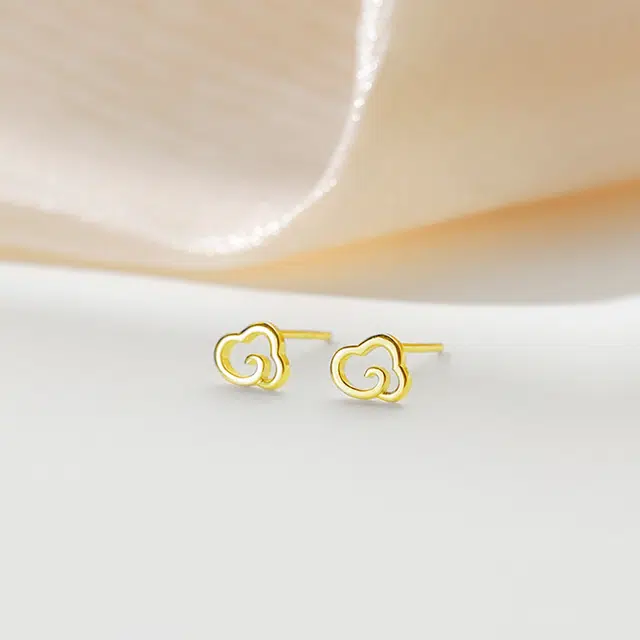 925