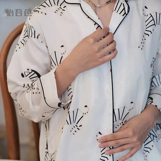 怡吾色 斑马系列 春秋季裸感天丝长袖家居服套装 简约薄款睡衣 女款  送妈妈