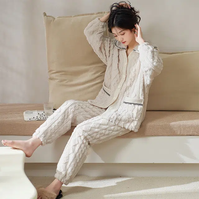 小情歌 珊瑚绒睡衣 冬季 温柔加厚加绒保暖御寒家居服 女款 白色