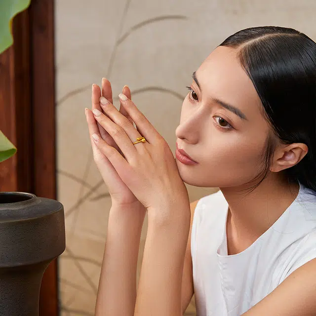 周六福 黄金古法莲蓬好事连连活口对戒 足金 按克计价 戒指 女款