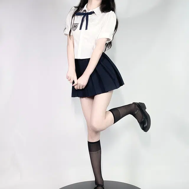 九条喵 蝴蝶结领结泡泡袖公主风徽章收腰短款短袖衬衫上衣 女款 白色
