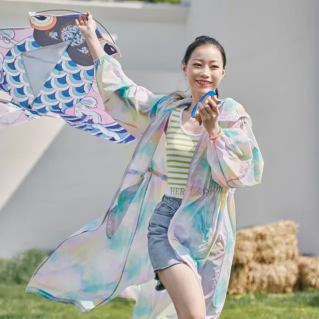 波司登 冰丝凉感油画晕染抽绳长款连帽连衣裙防晒衣 女款 蓝紫迷恋