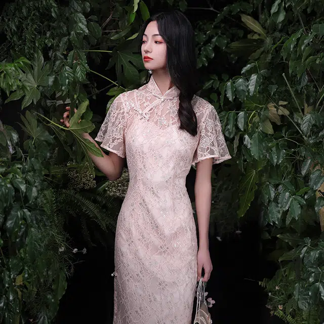 槿爷东方 少女蚀骨 蝶汐蕾丝纯色优雅短袖旗袍 女款 银杏粉