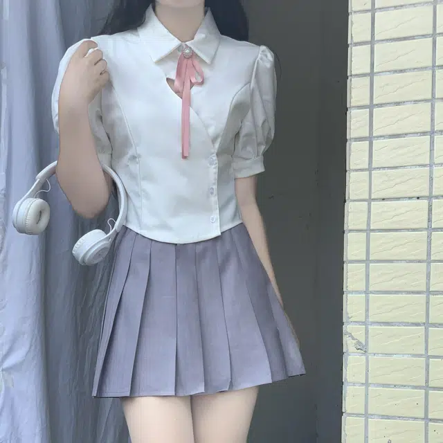 九条喵 爱心镂空收腰泡泡袖领结衬衫制服上装 女款 白色