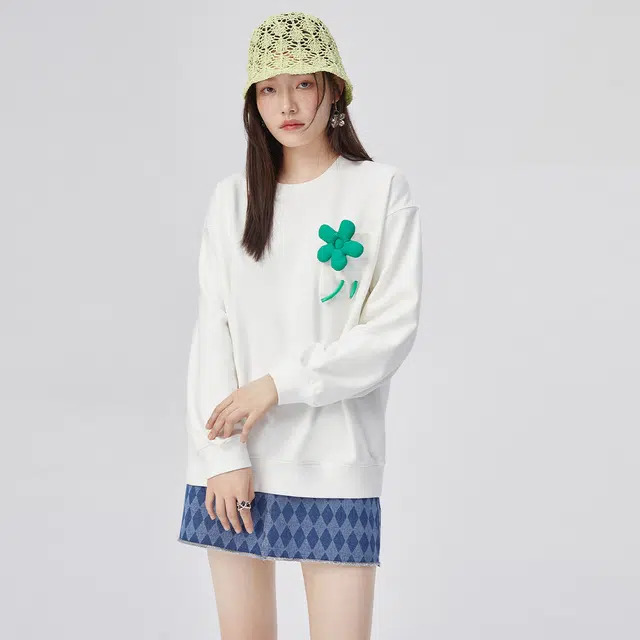 艾莱依 纯色花朵设计圆领无帽卫衣 女款