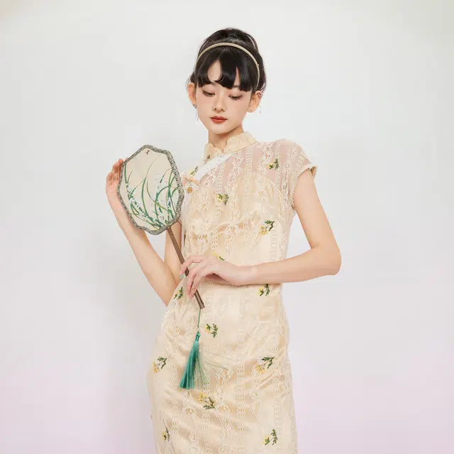 槿爷东方 金盏花复古风改良蚀骨旗袍 女款 浅杏色