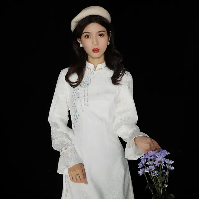 槿爷东方 纯色优雅蕾丝珠链蓝莲刺绣长袖旗袍 女款 白色