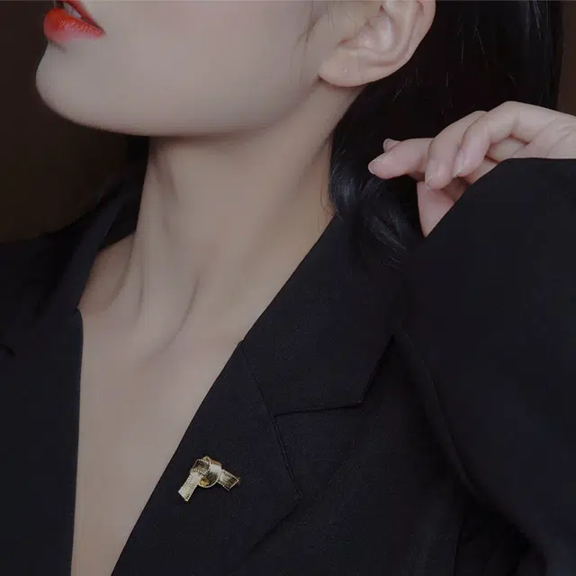 若觅 不对称纽结 金色 胸针 女款