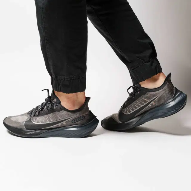 Nike Zoom Gravity 1