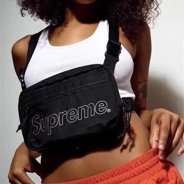 Supreme FW18 Logo