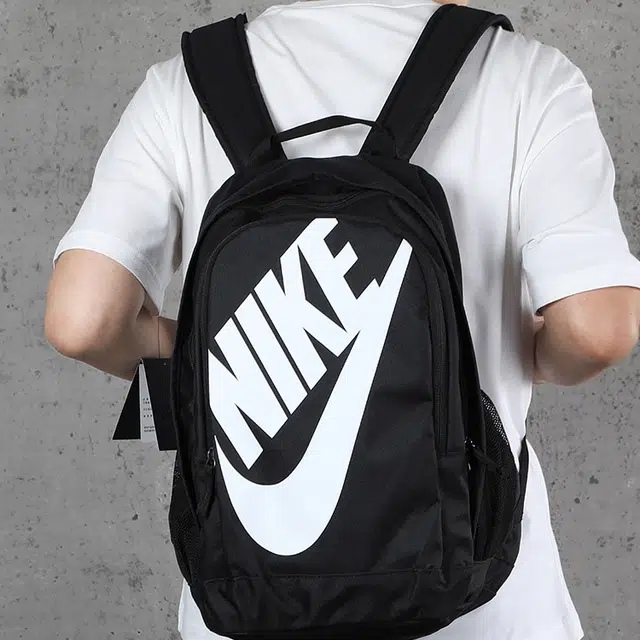 Nike ELEMENTAL Logo